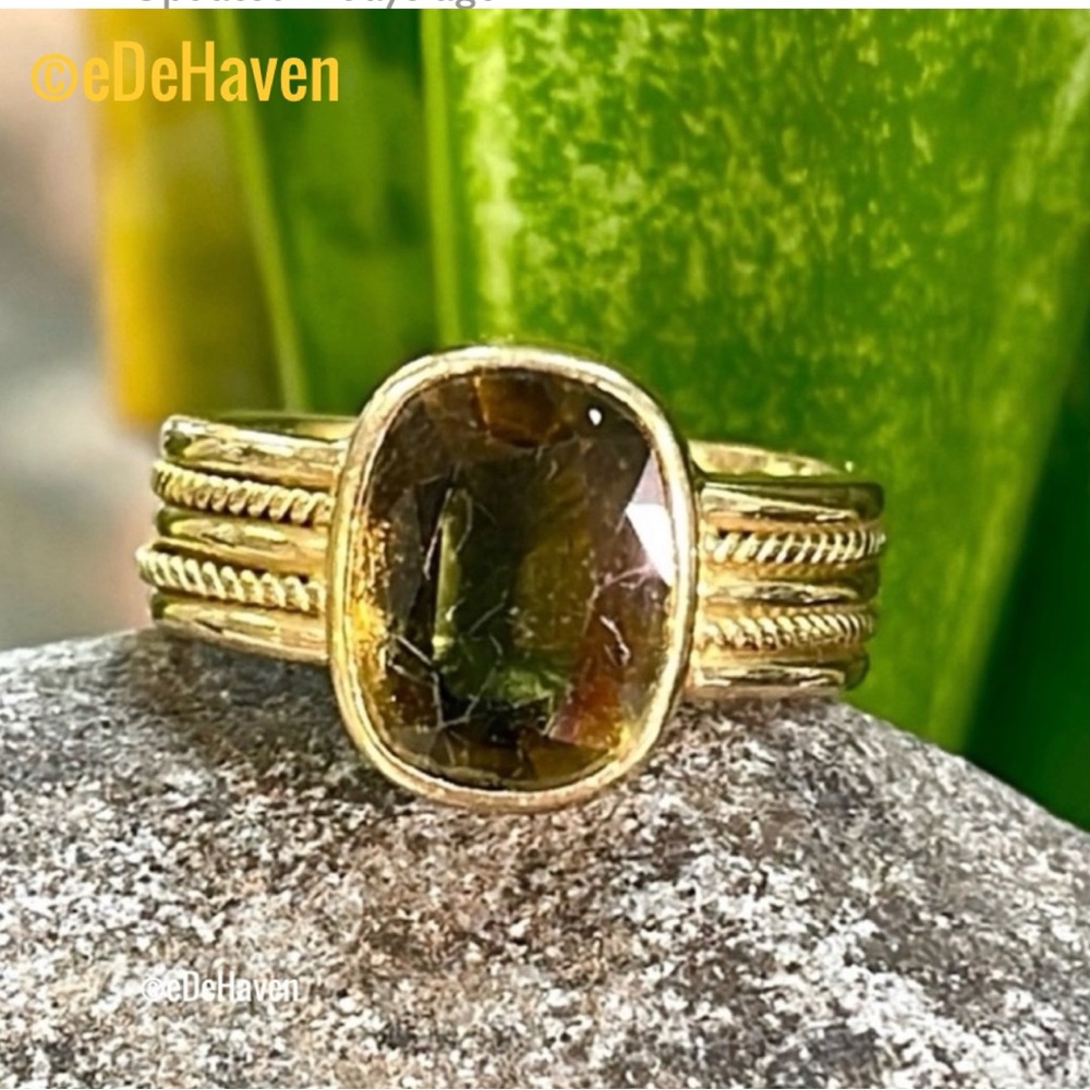 GIA - Designer 18k - Green Yellow Cushion cut Sapphire Ring